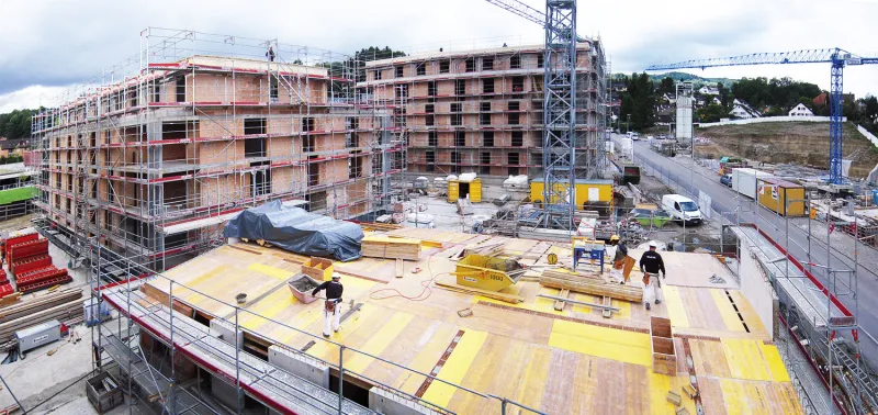 Grossbaustelle einer Wohnüberbauung aus der Vogelperspektive