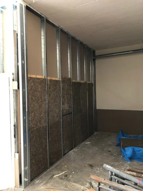 Umbau: Trockenbauwand mit Metallständern