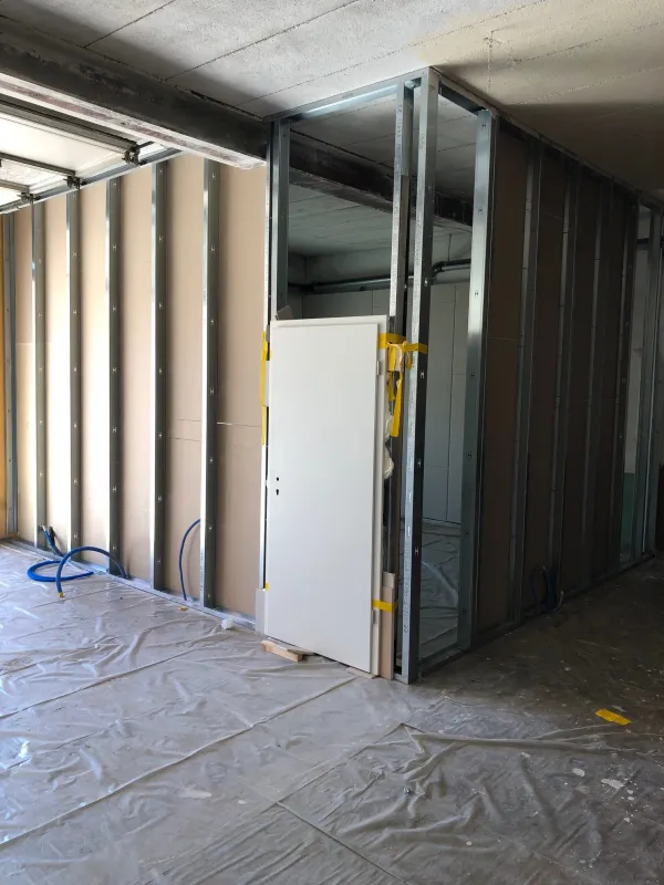 Umbau: Trockenbauwand mit Metallständern