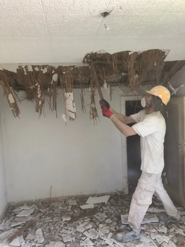 Umbau: Rückbau der alten Decke